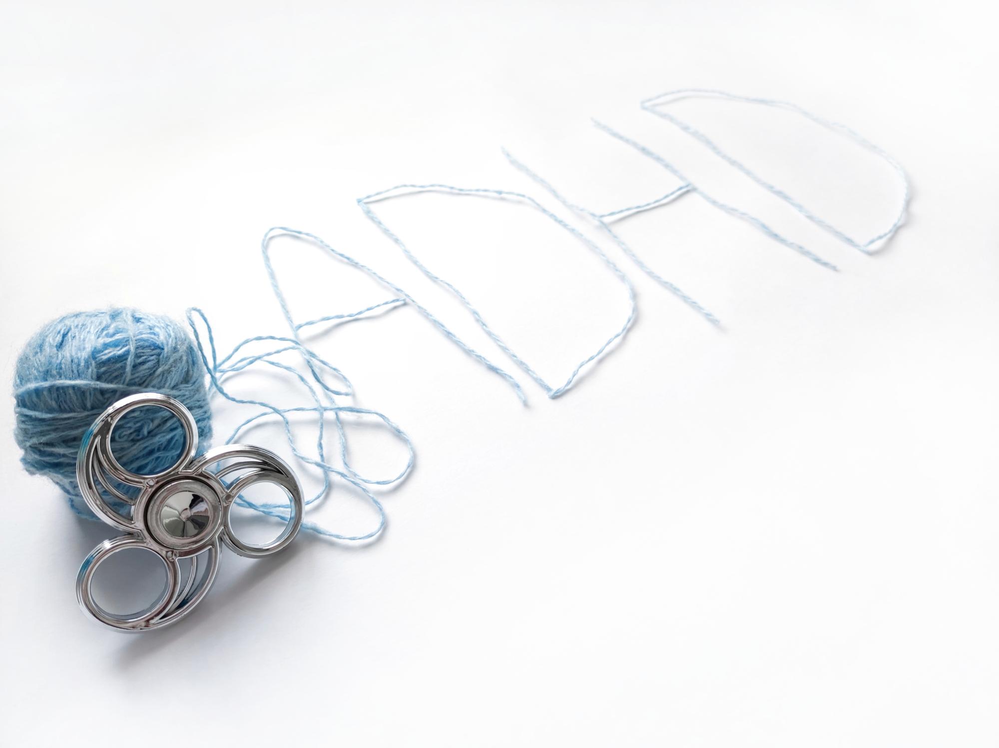 atelier table with hoops threads and sketches